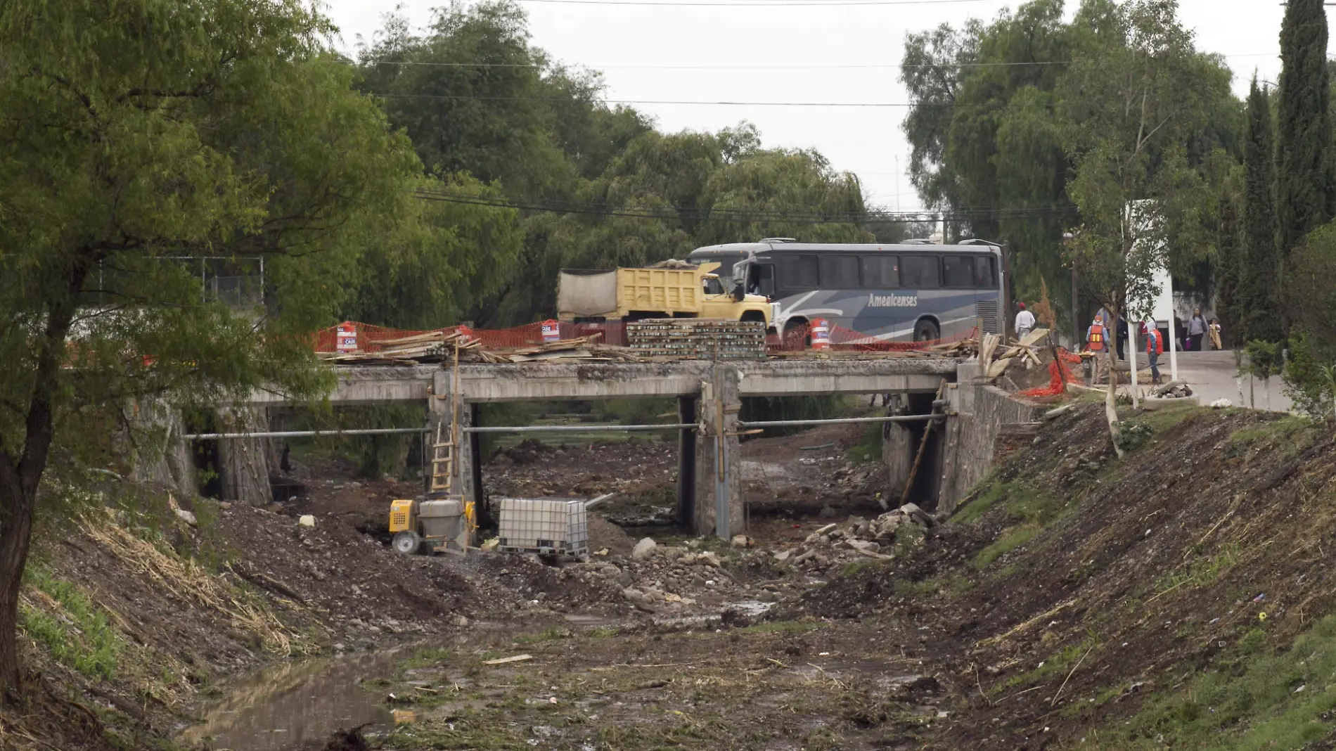 Al ampliarse los puentes de la avenida Panamericana no habrá cuellos de botella.  Foto César Ortiz.